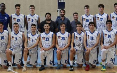 Albert Cañellas (al centre del cos tècnic) és l'escollit per entrenar el Sant Nicolau